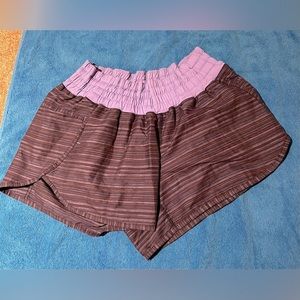 Women’s lululemon shorts size 12. Purple (perrywinkle) w/blue stripe - EUC